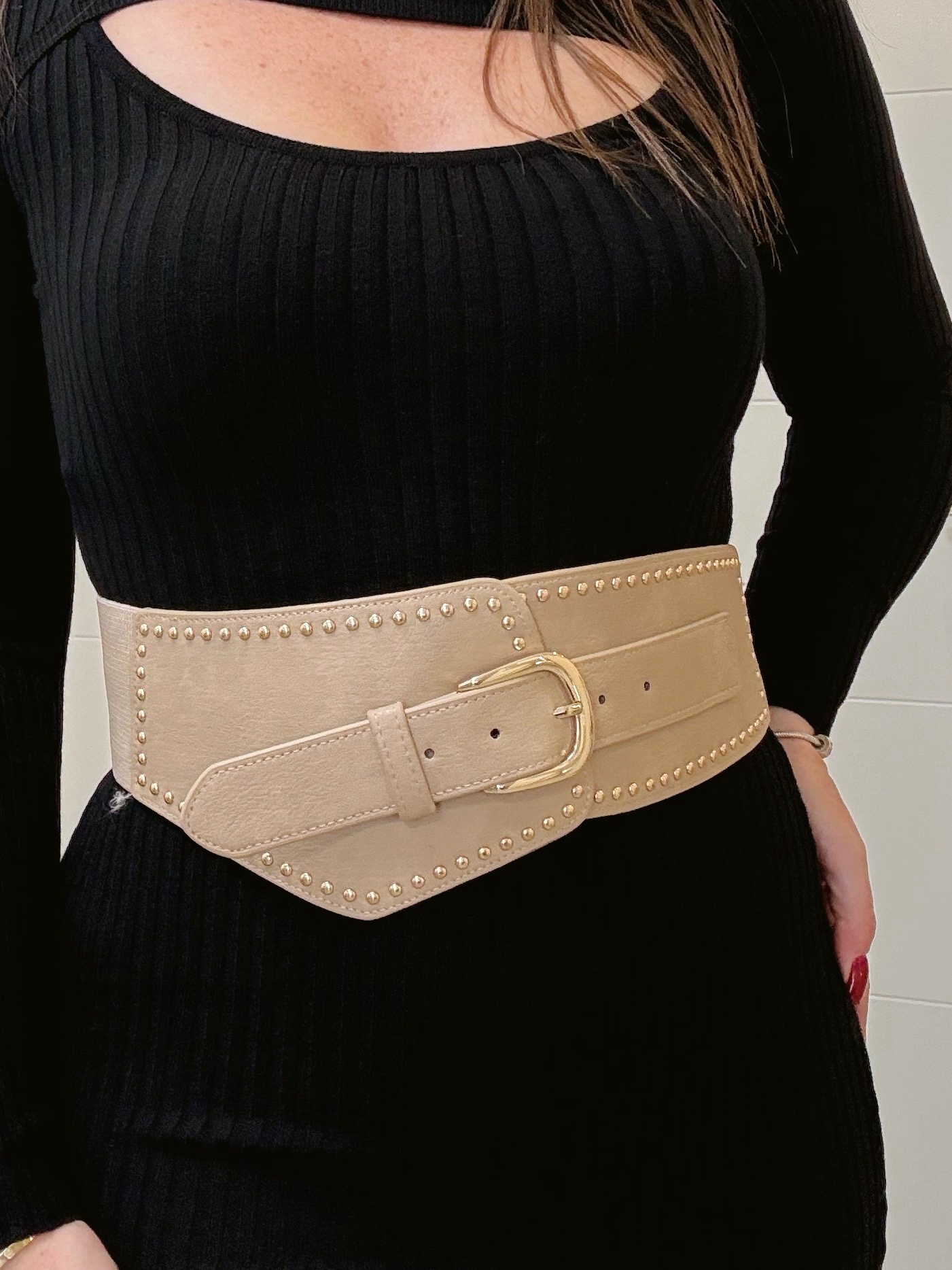 CINTURÓN  TACHUELAS BEIGE