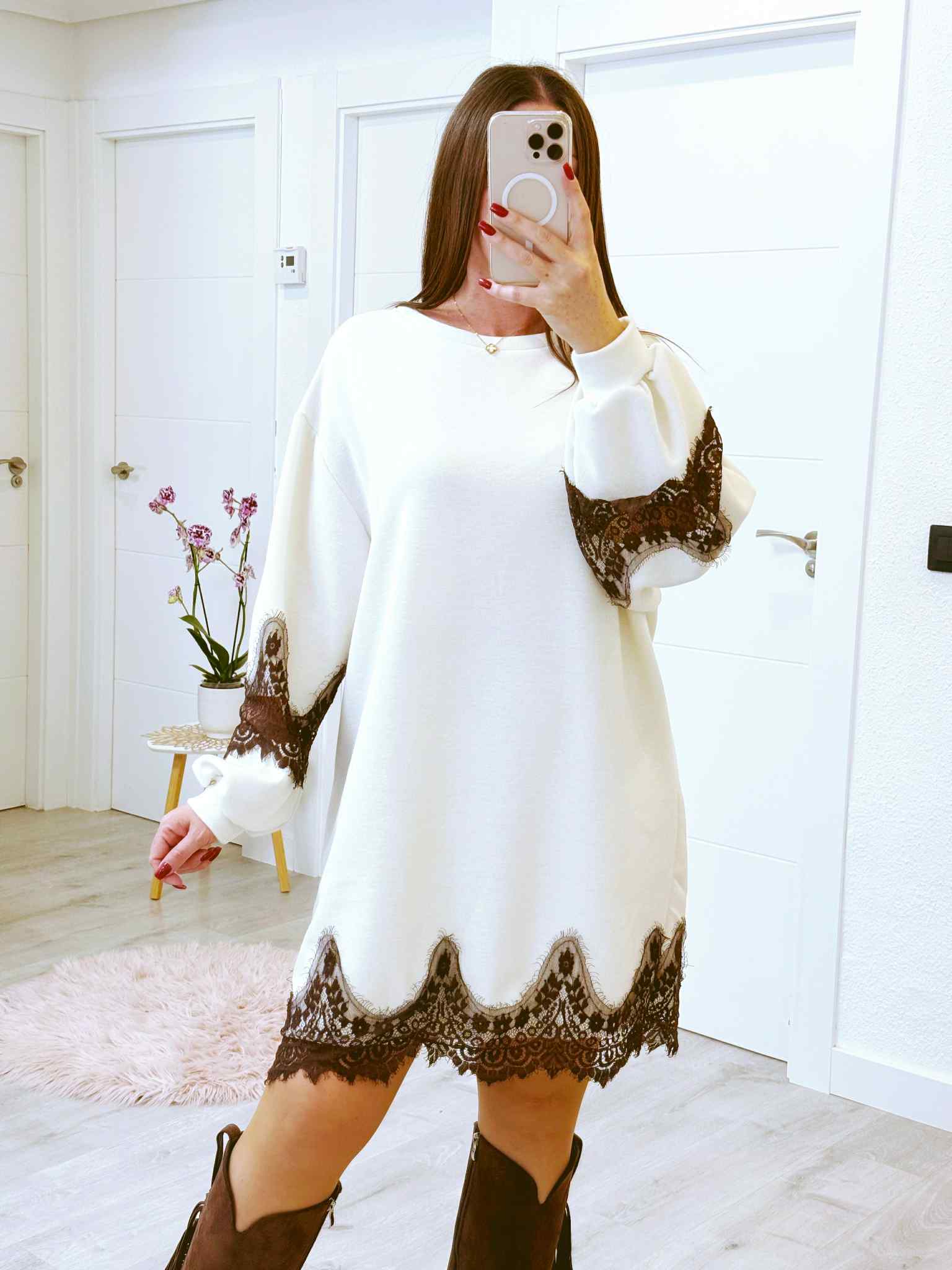VESTIDO PARIS BLANCO ROTO CON ENCAJE Y OVERSIZE