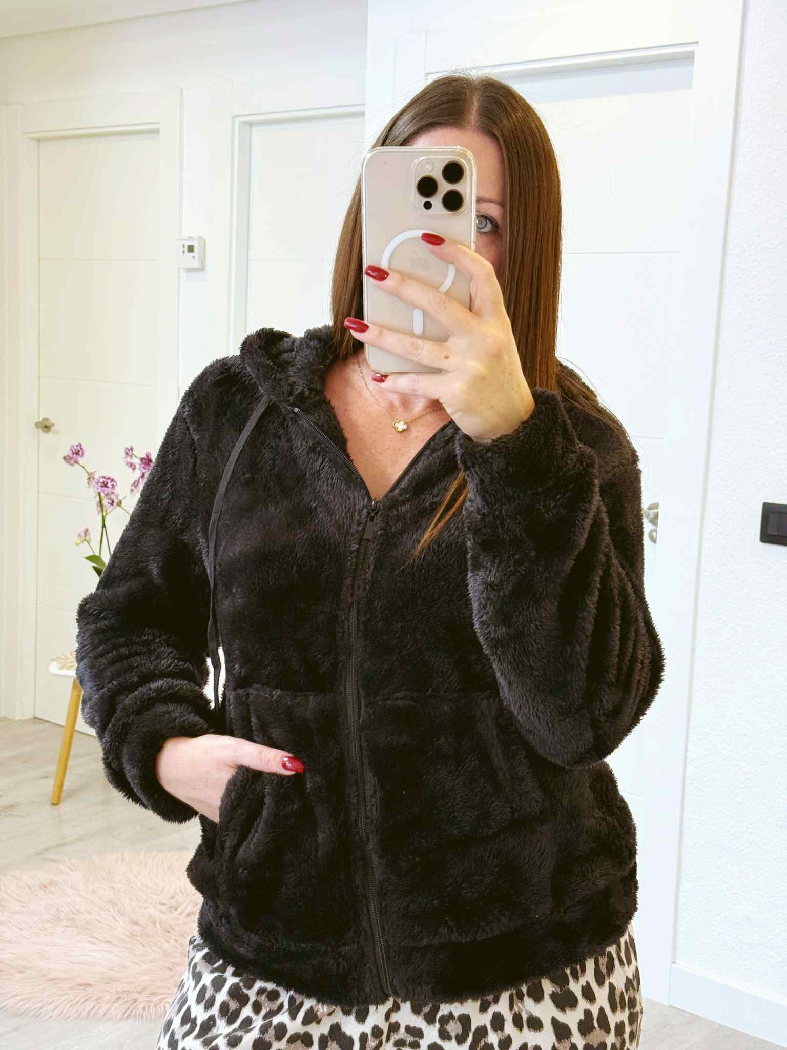 CHAQUETA PELUCHE NEGRA