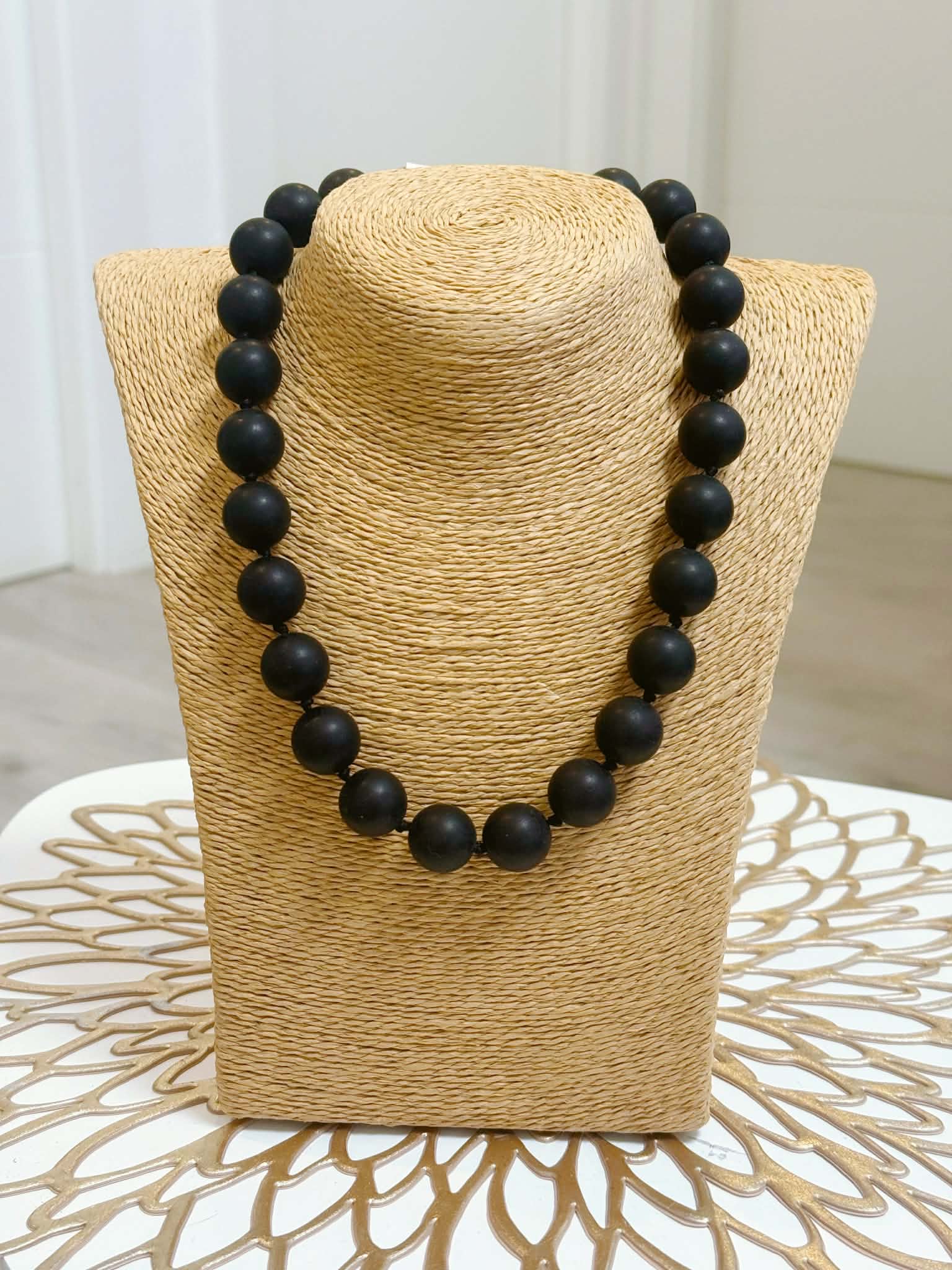 COLLAR BOLAS NEGRO