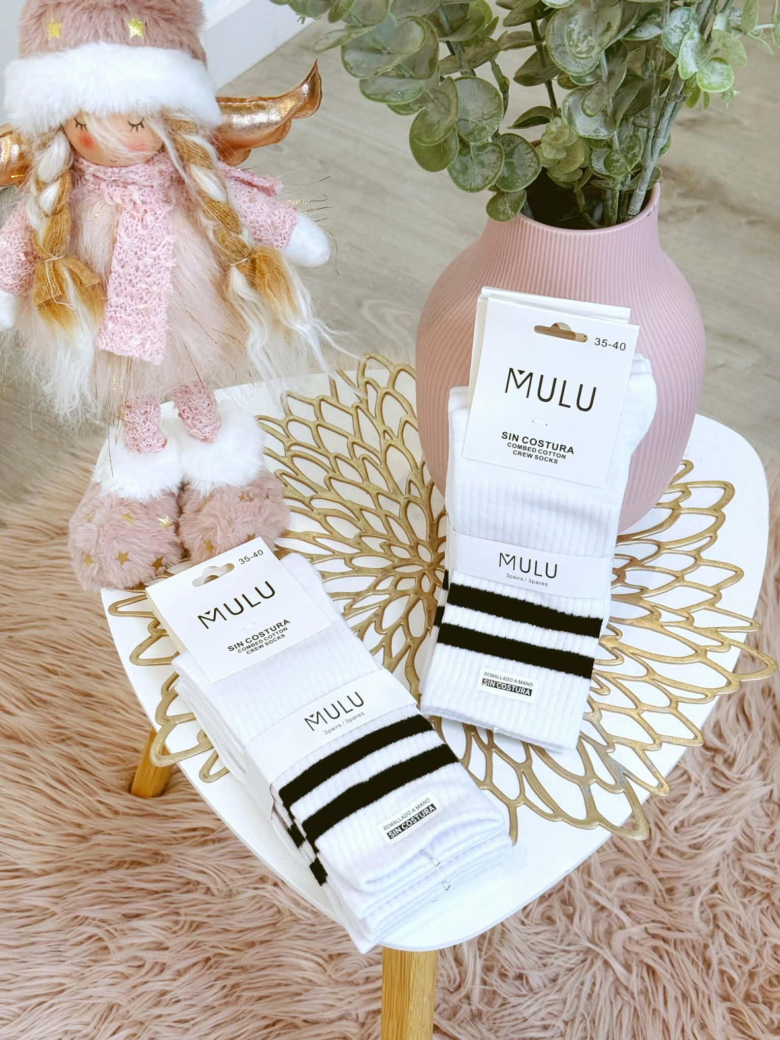 CALCETINES BLANCOS Y RAYAS NEGRAS