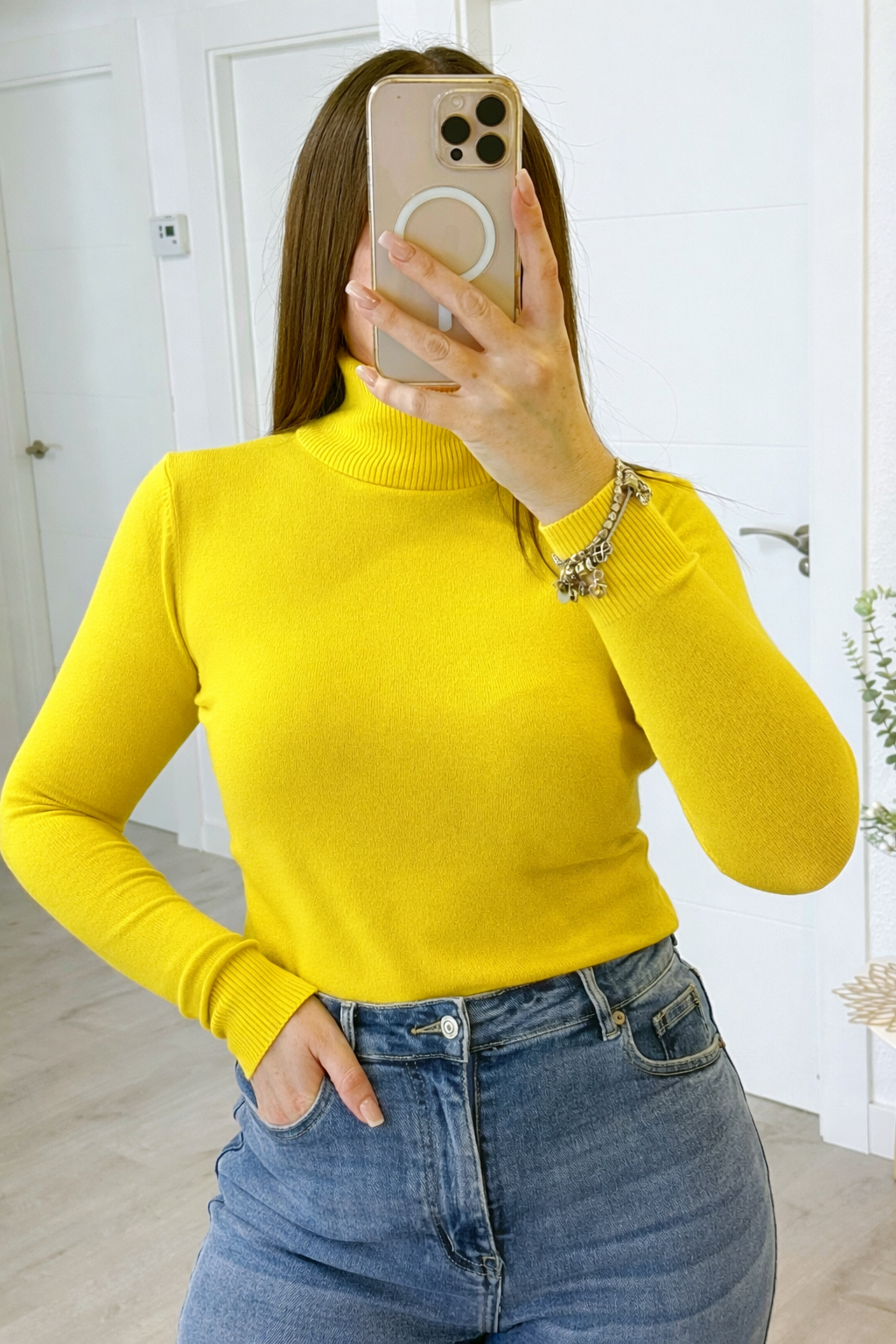 JERSEY CUELLO ALTO DE PUNTO AMARILLO