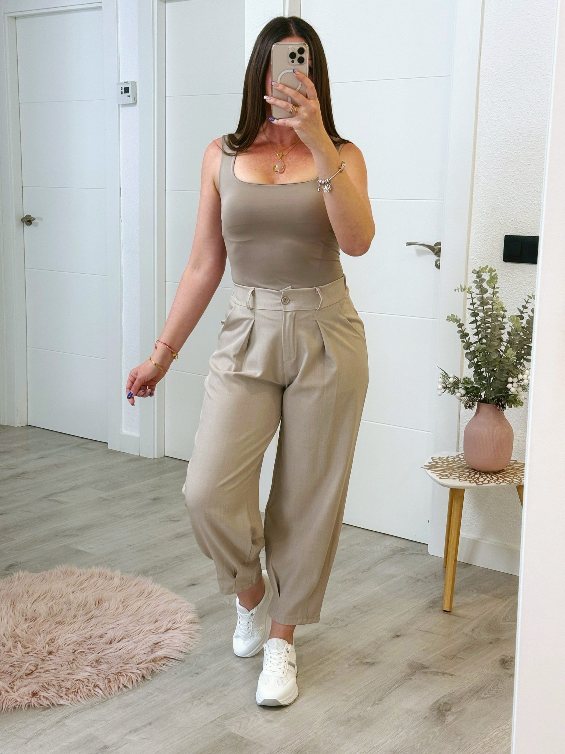 PANTALÓN PINZAS BEIGE