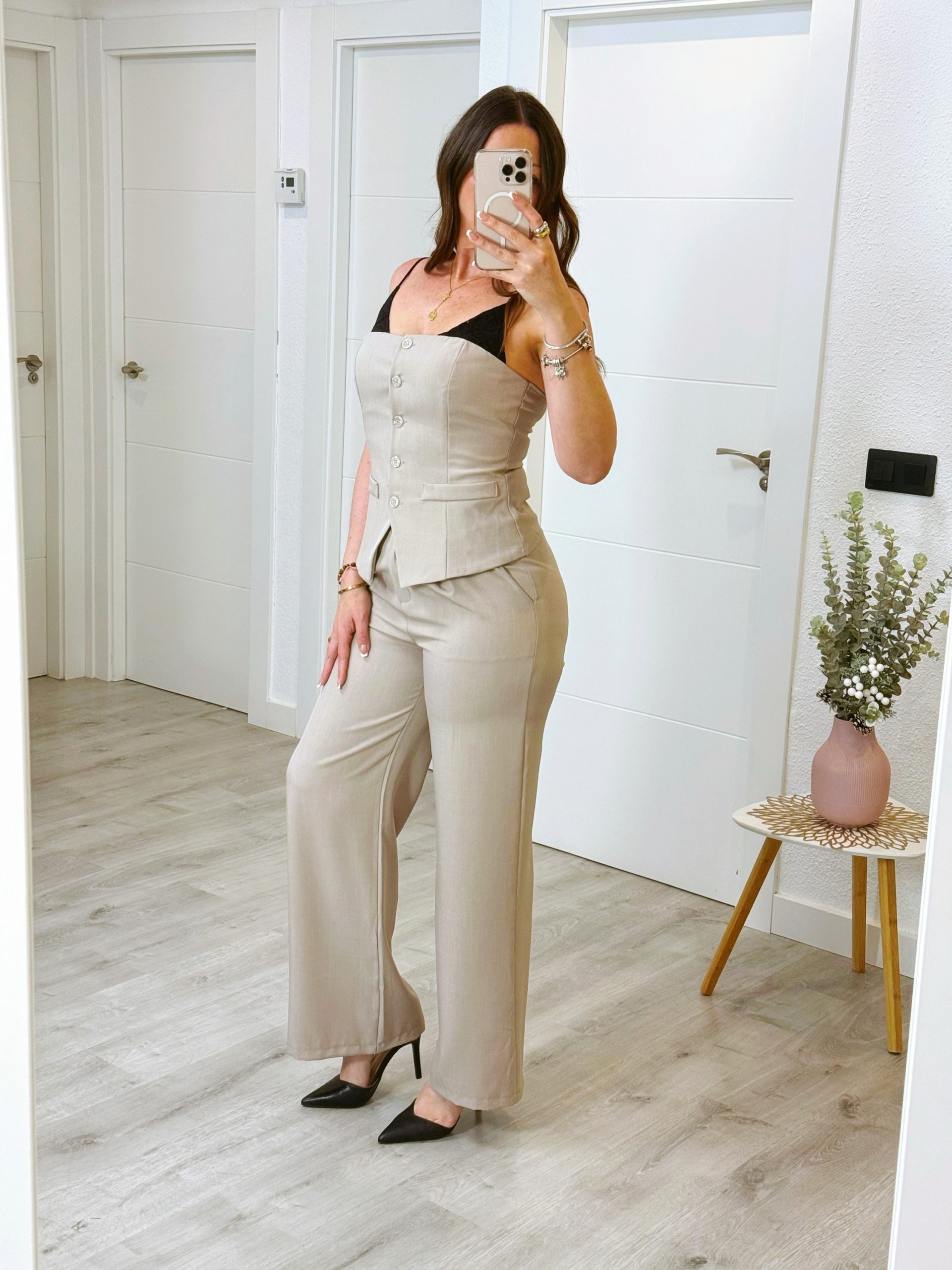 CONJUNTO CAYETANA TAUPE