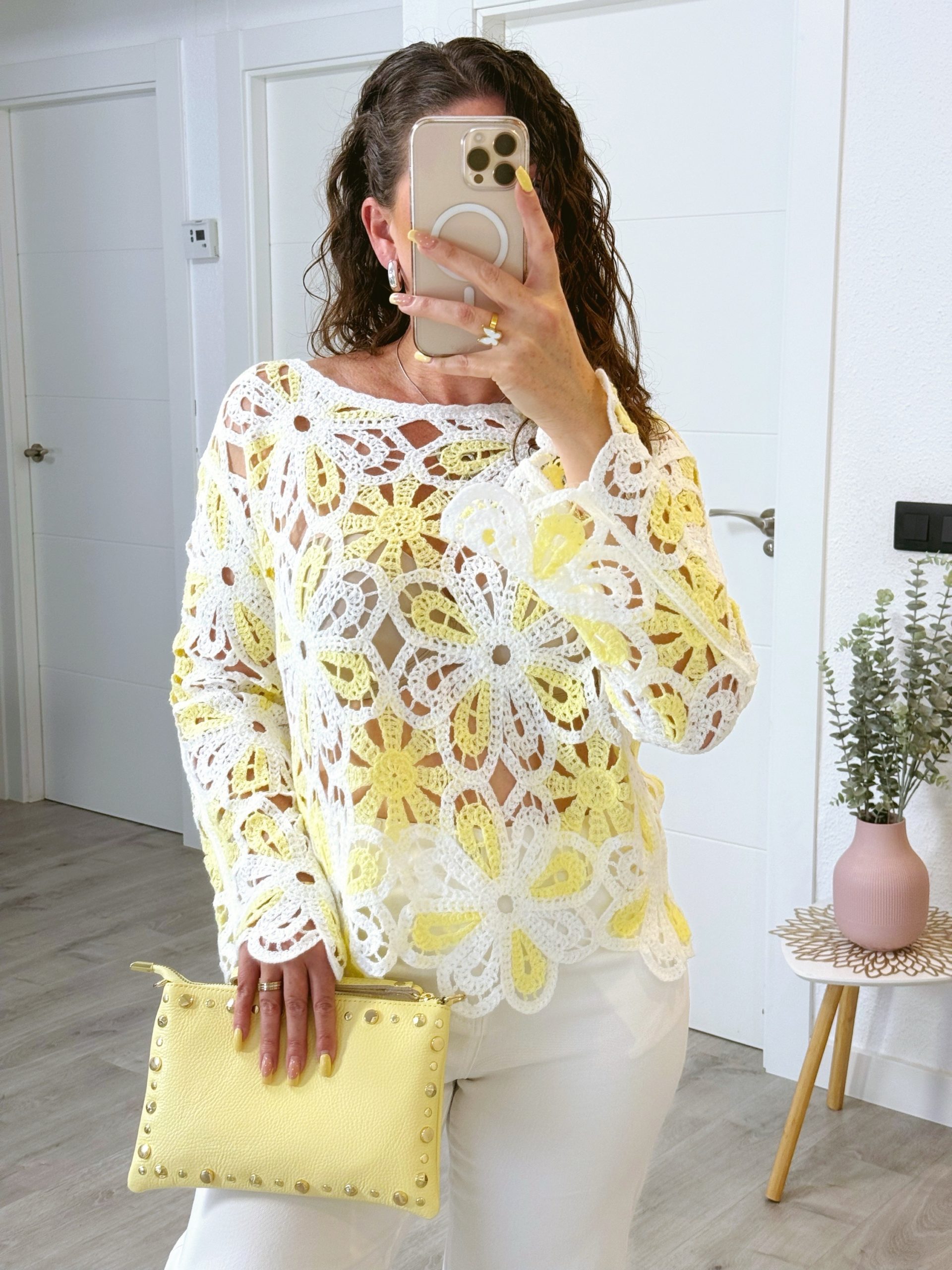 CAMISETA CALADA FLORES AMARILLA