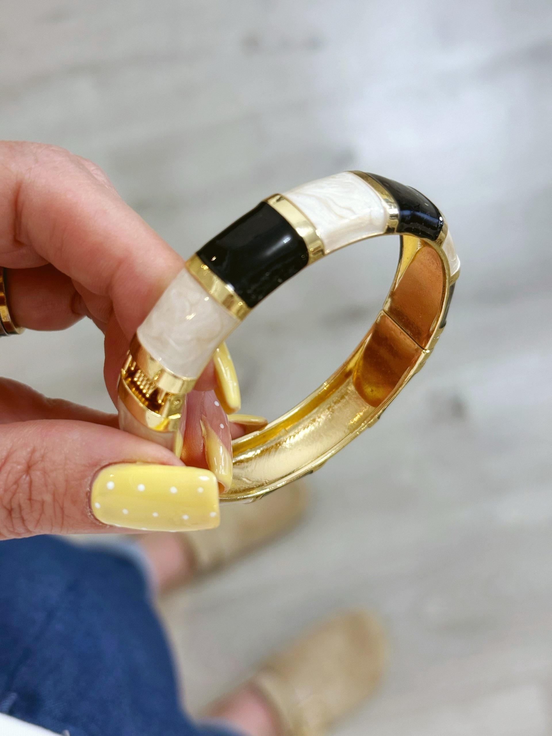 PULSERA ANCHA NACAR Y NEGRA