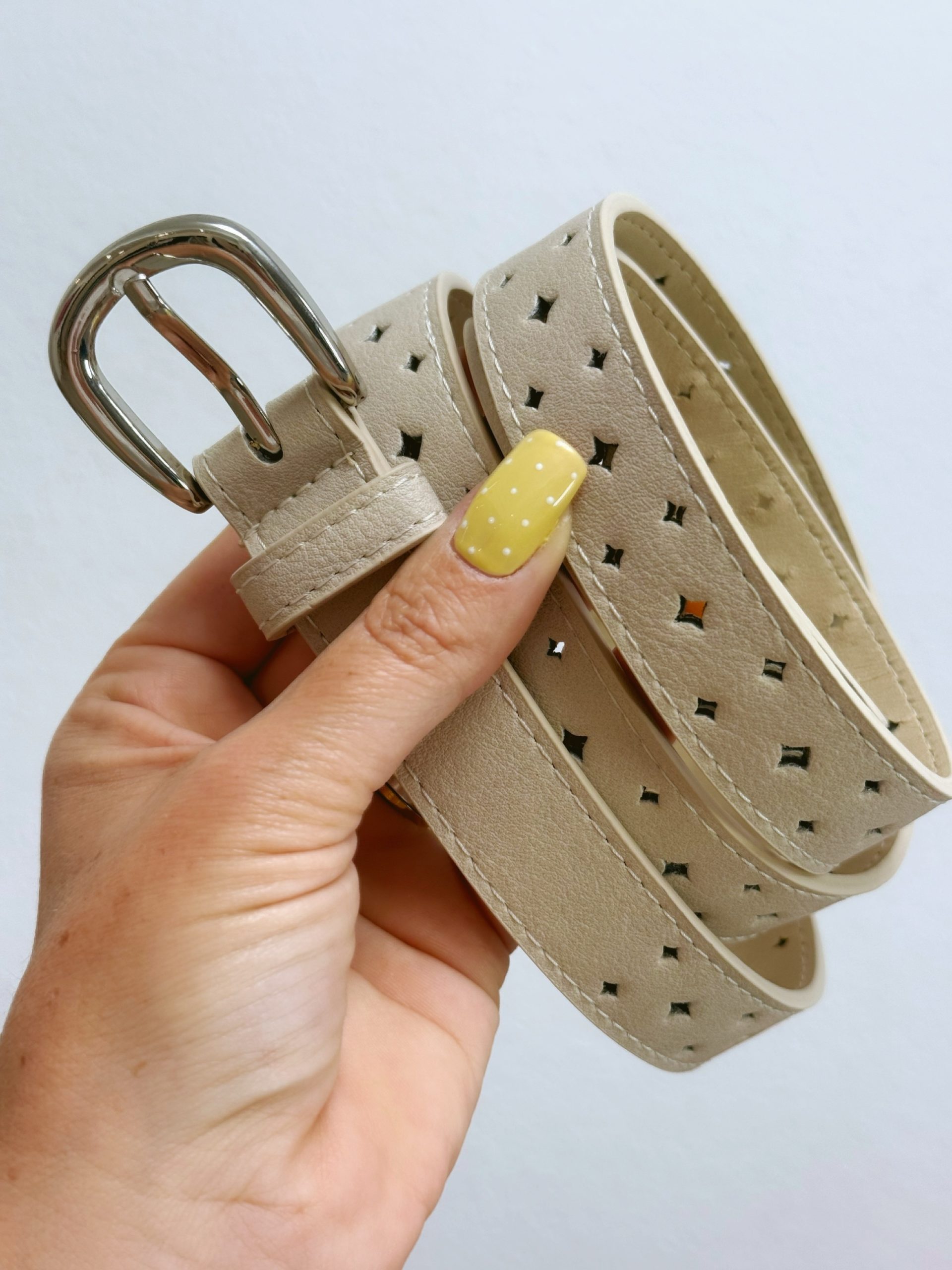 CINTURÓN ESTRELLITAS BEIGE