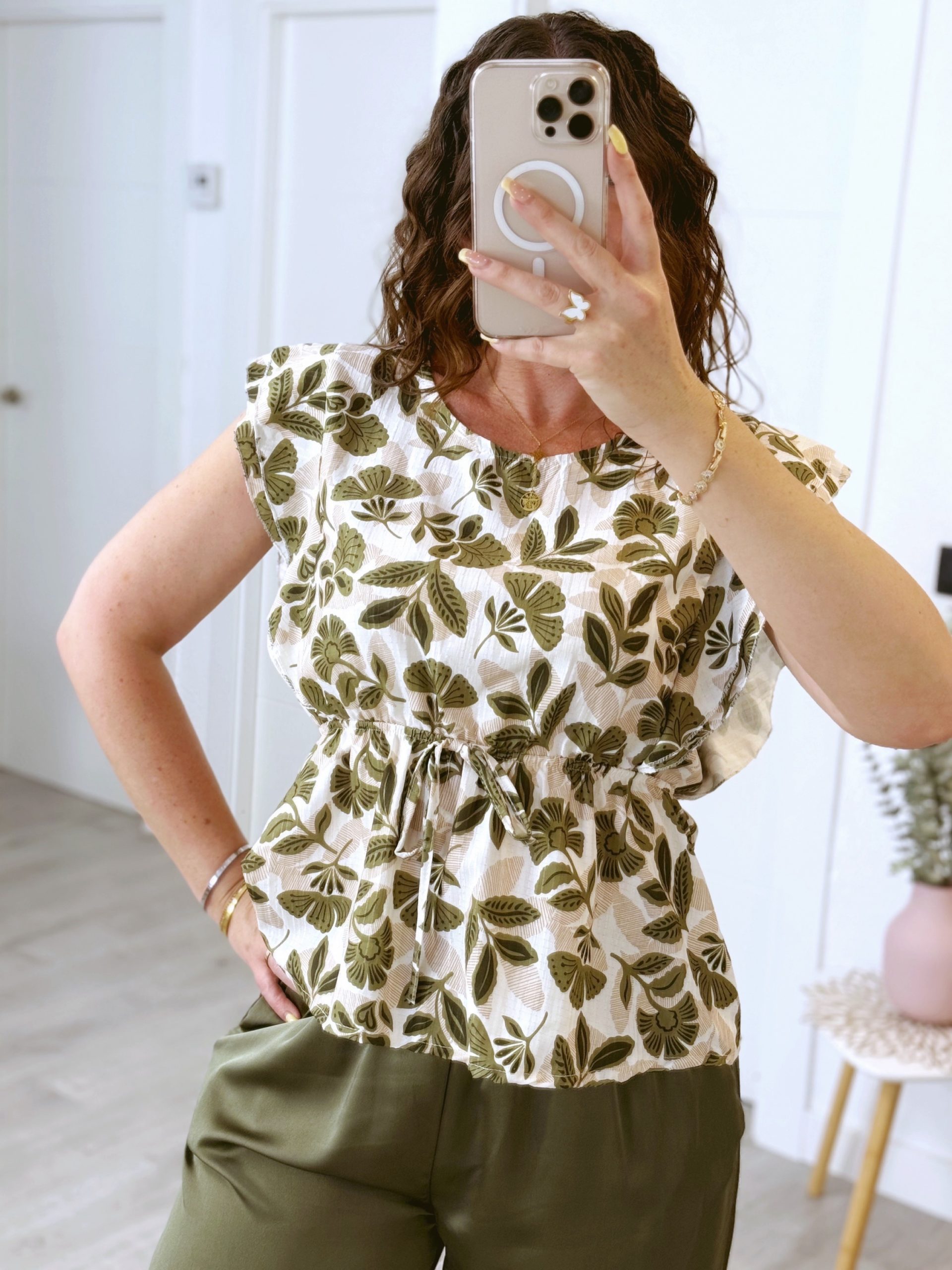 BLUSA ESTAMPADA BEIGE Y VERDE