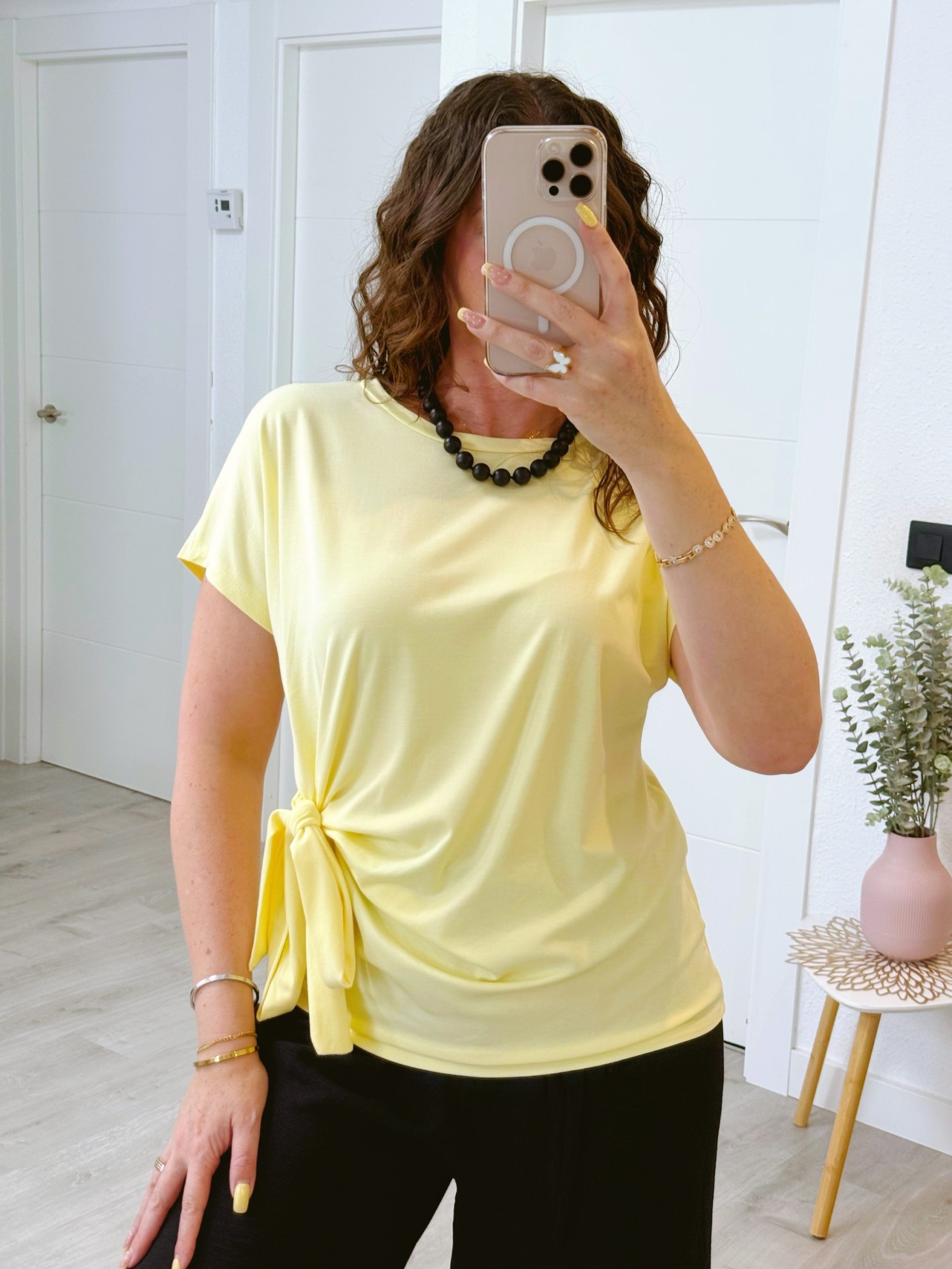 CAMISETA NUDO AMARILLA