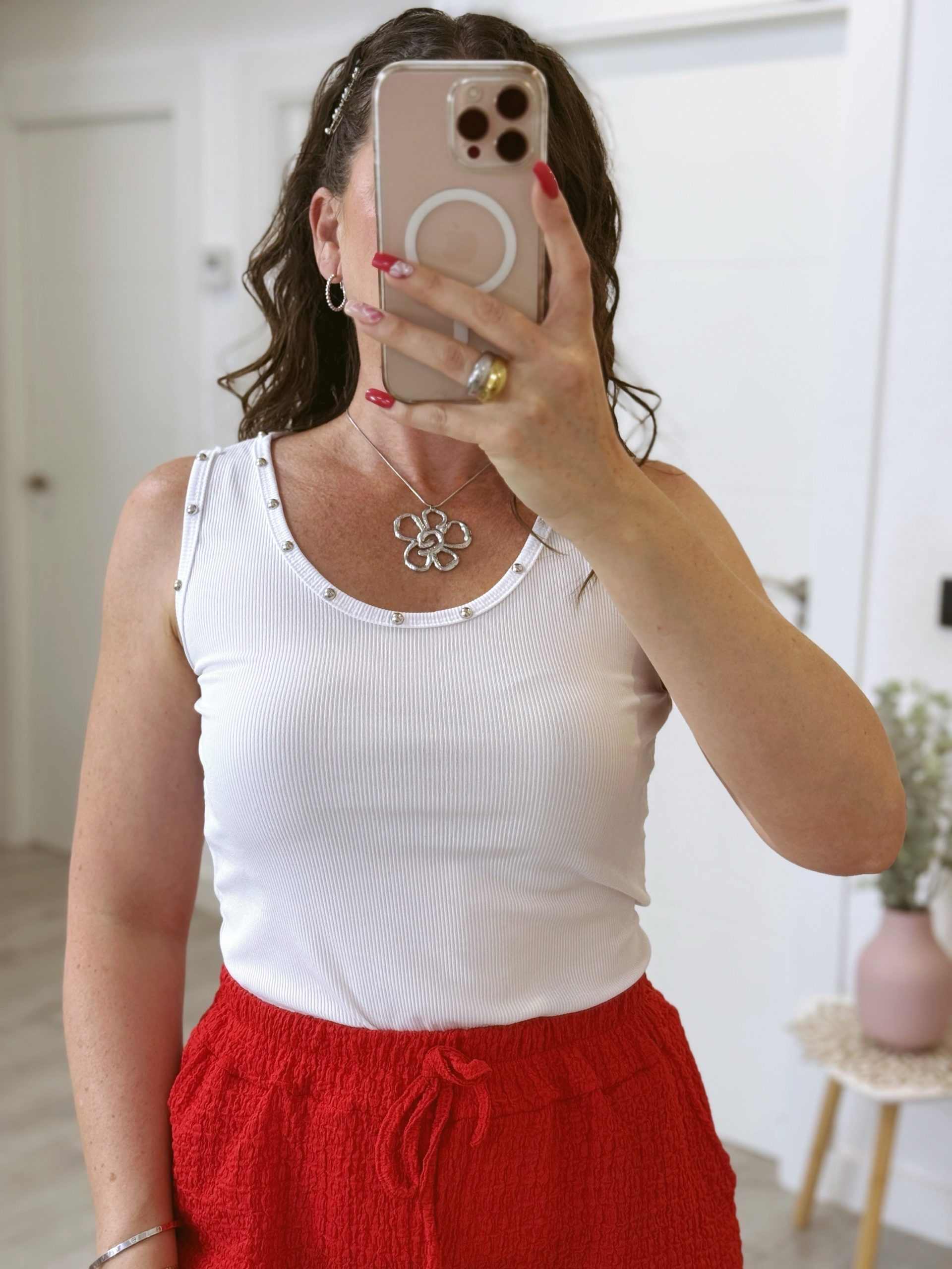 CAMISETA BLANCA TACHUELAS