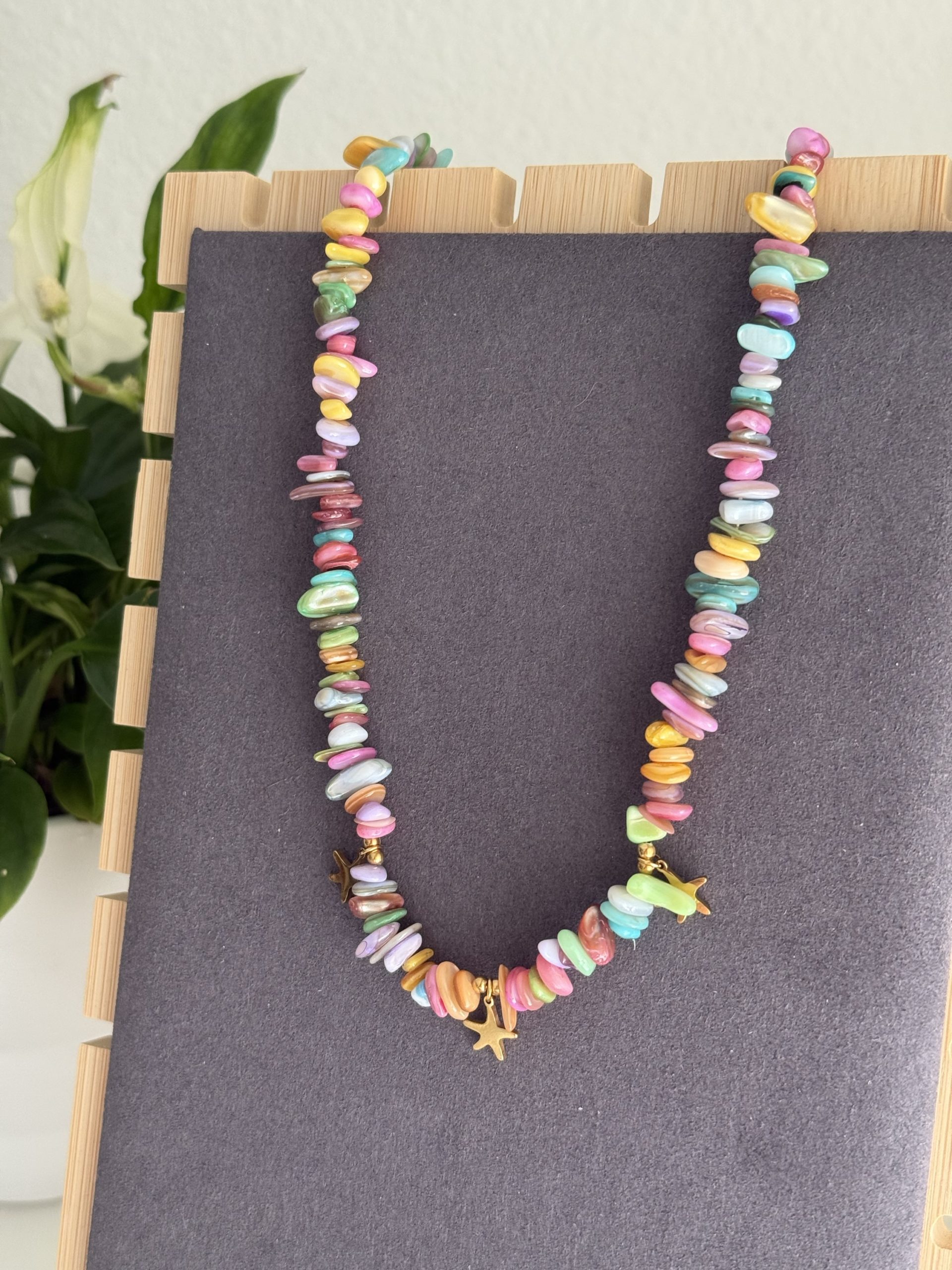 COLLAR ESTRELLAS Y PIEDRAS MULTICOLOR