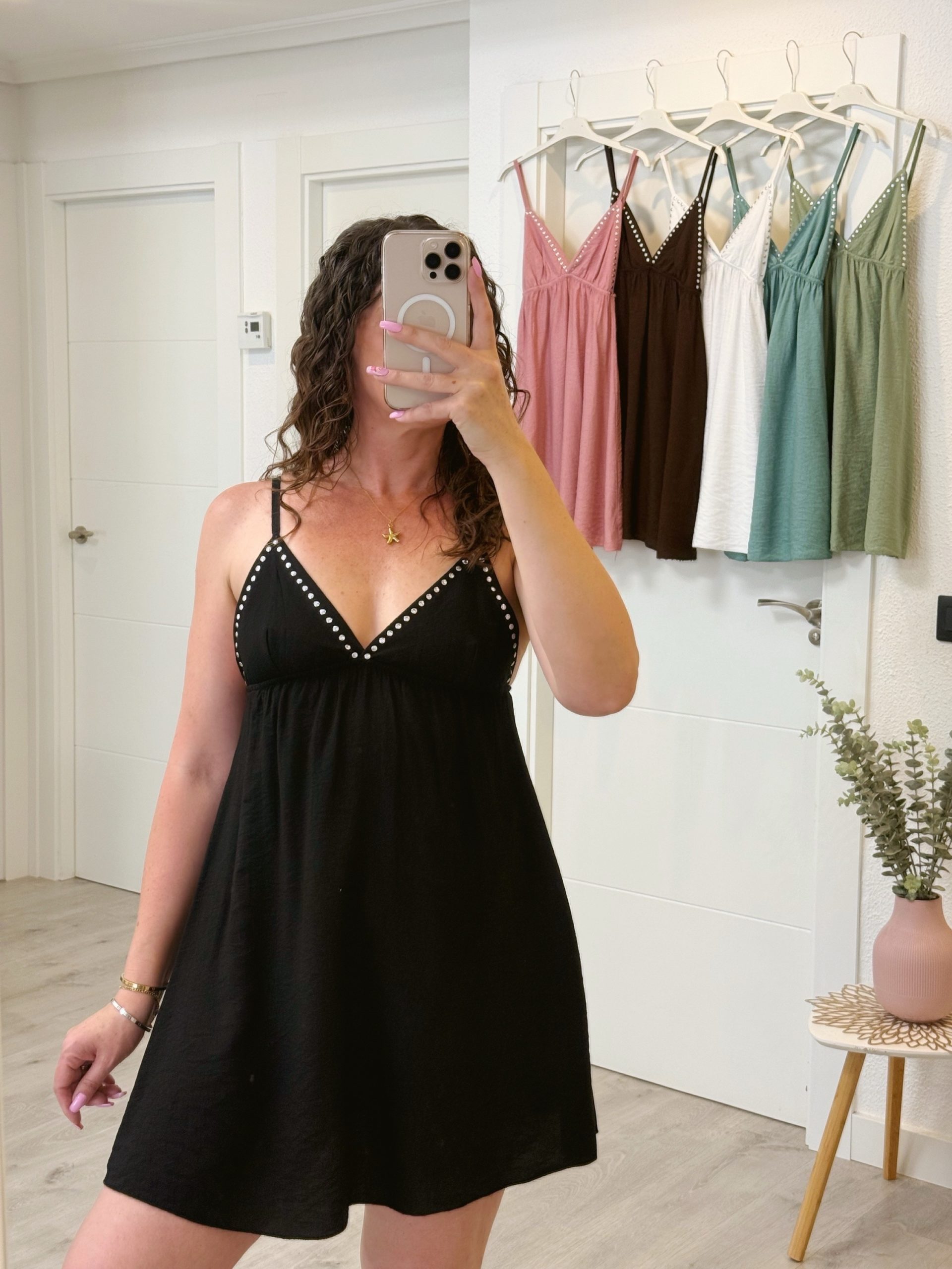 VESTIDO TACHUELAS