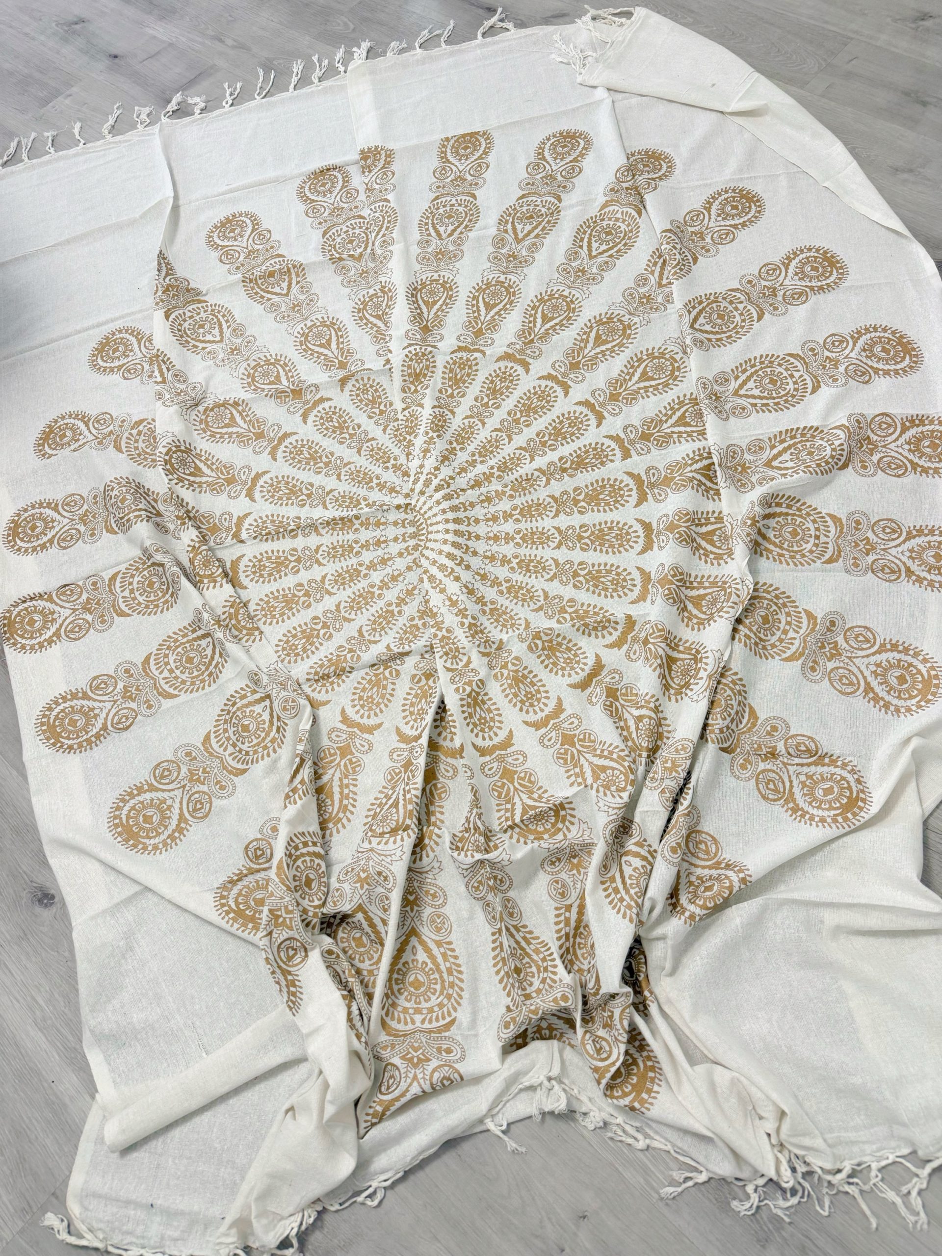 MANDALA GEOMÉTRICO BLANCO Y DORADO   210X240cm