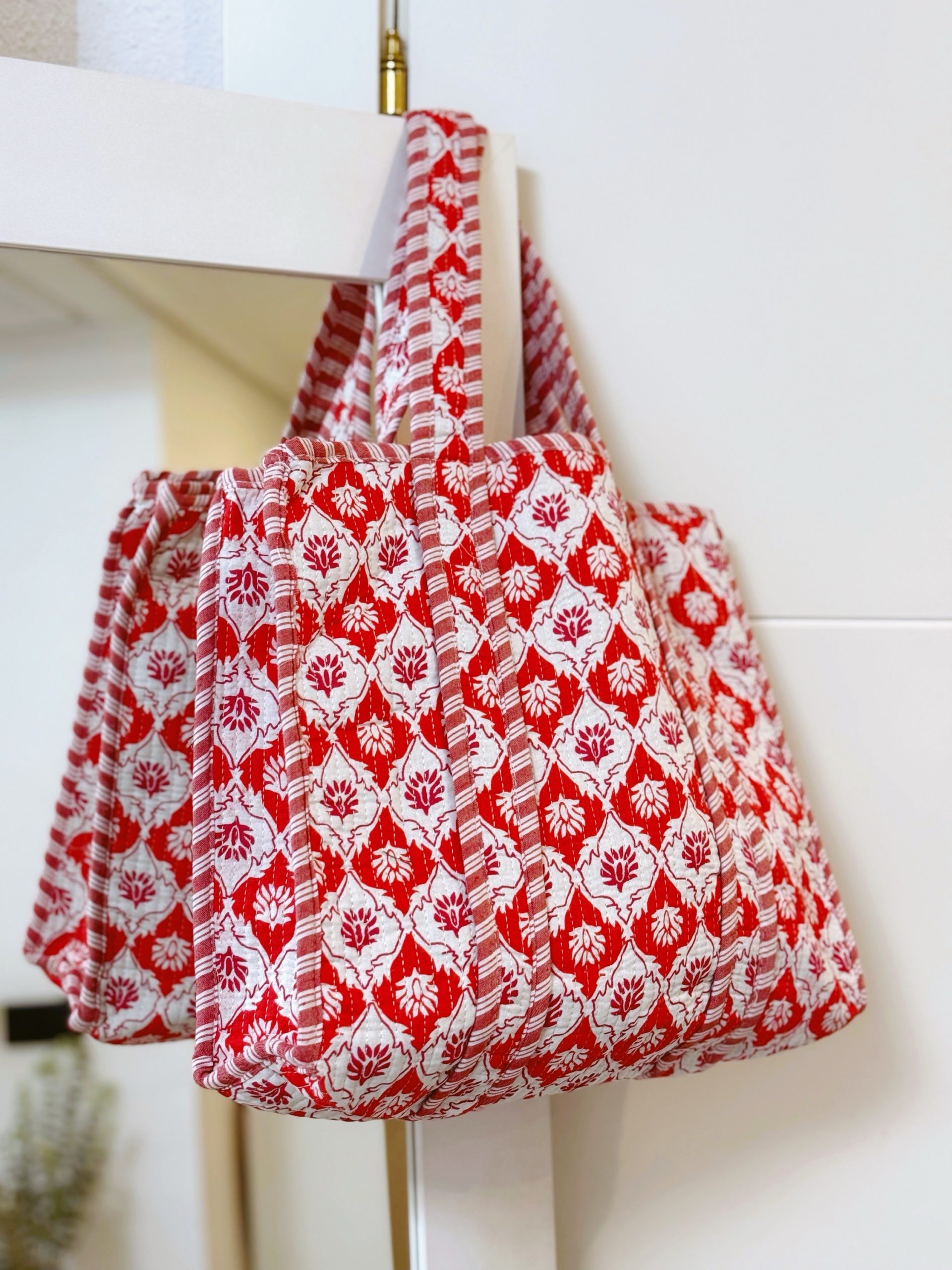 BOLSO ESTAMPADO ROJO Y ROSA