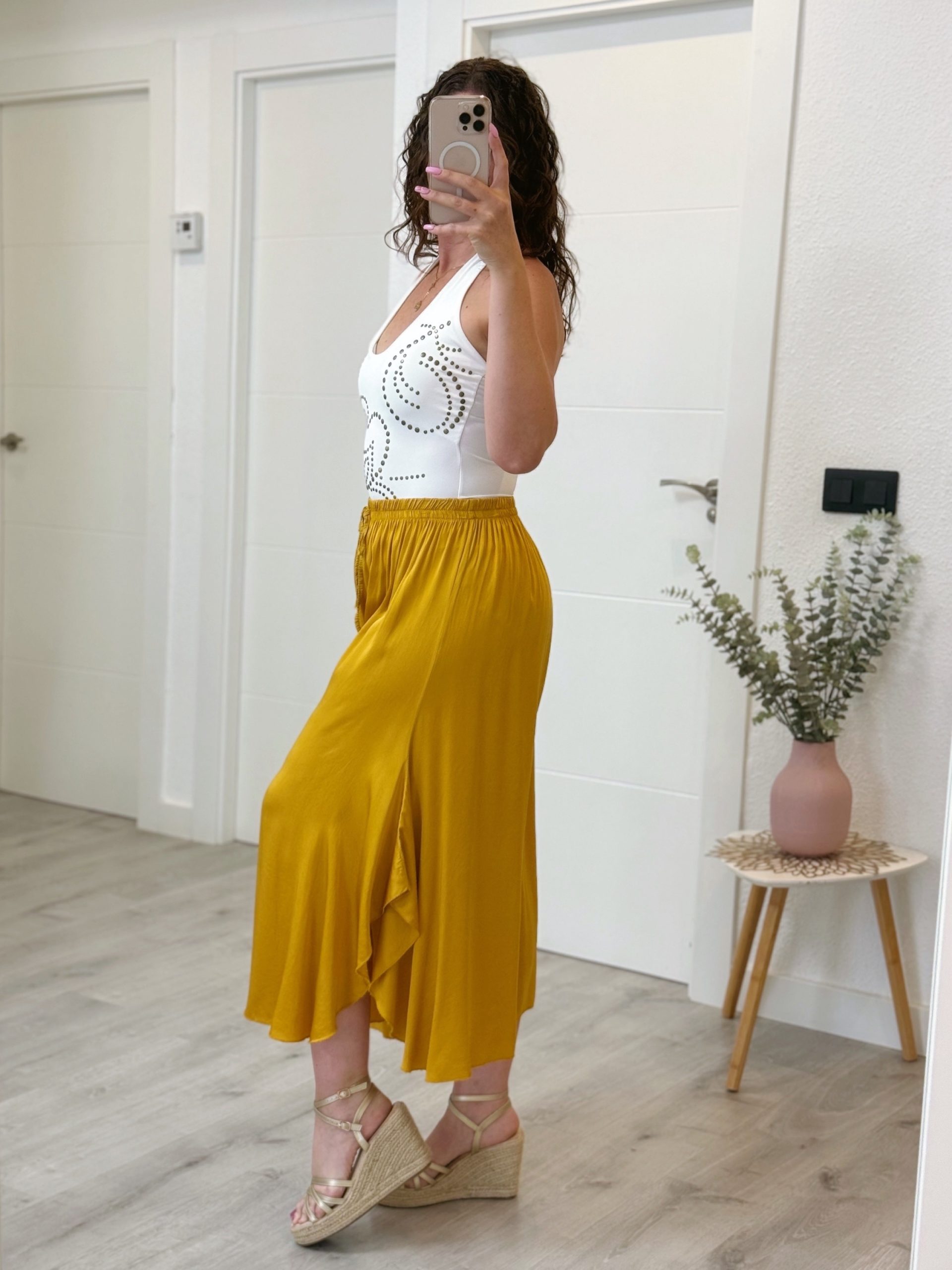PANTALÓN SATINADO MOSTAZA