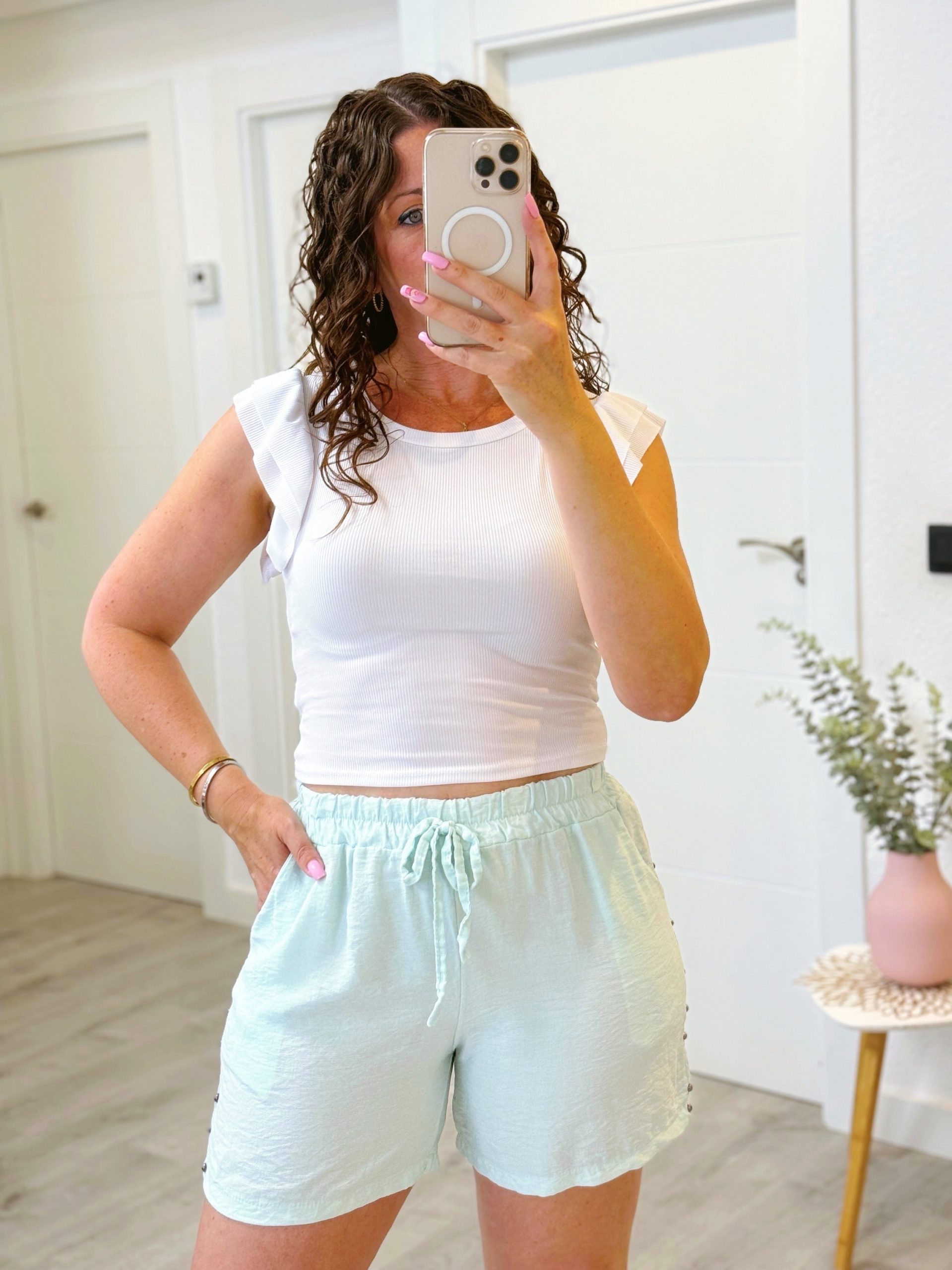 PANTALÓN TACHUELAS CORTO TURQUESA