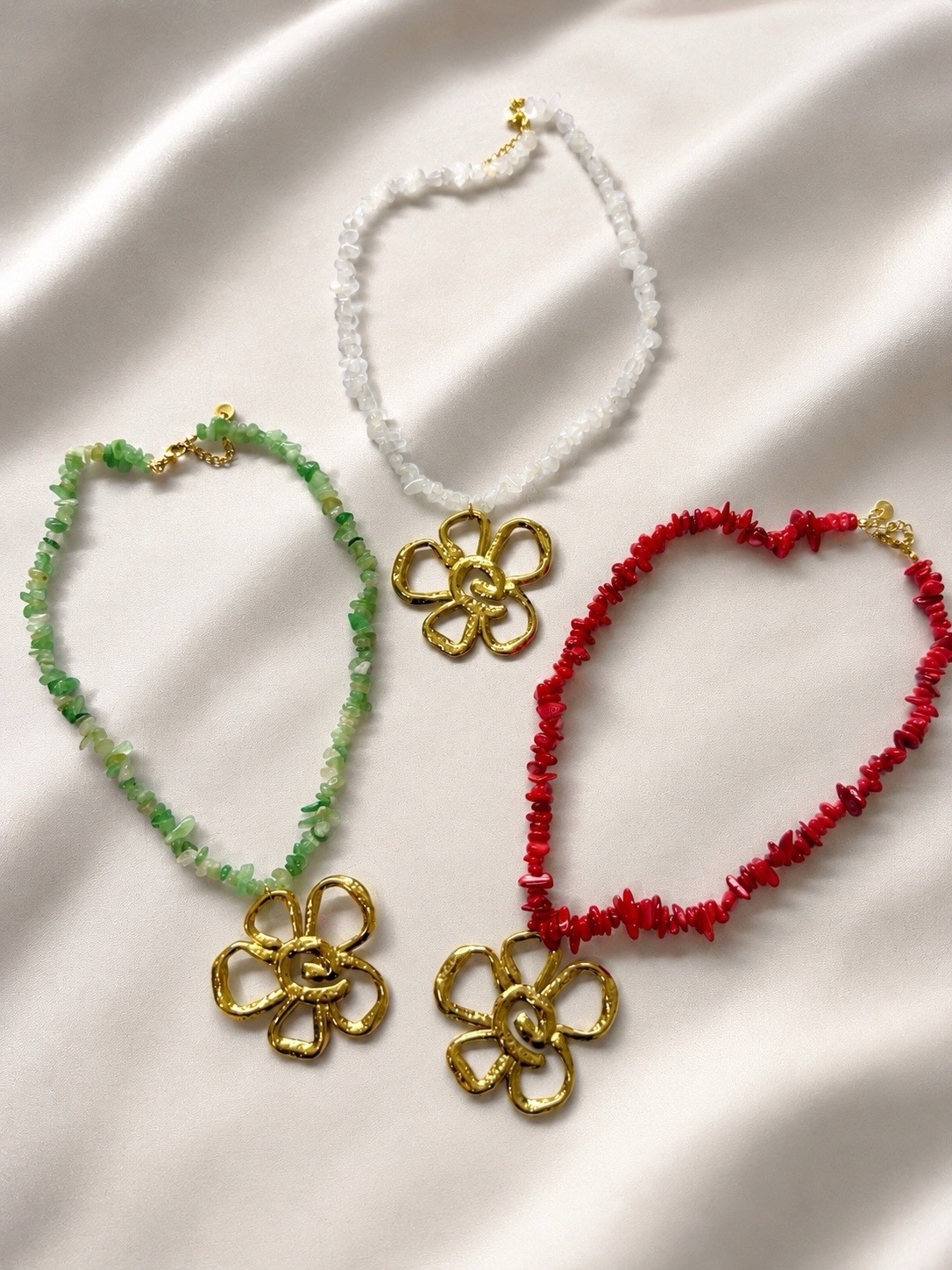COLLAR FLOR  PIEDRITAS