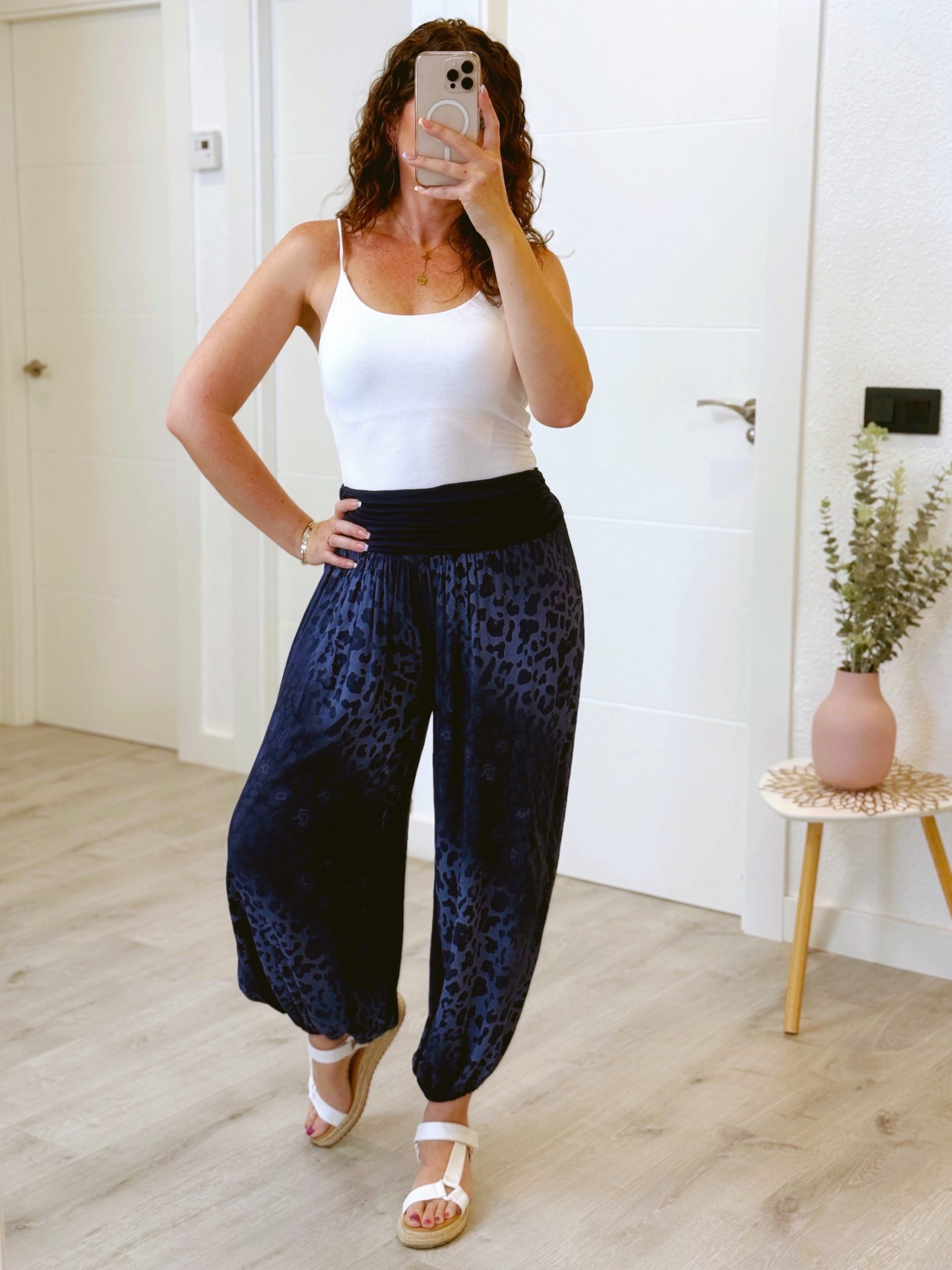 PANTALÓN GLOBO PRINT AZUL MARINO