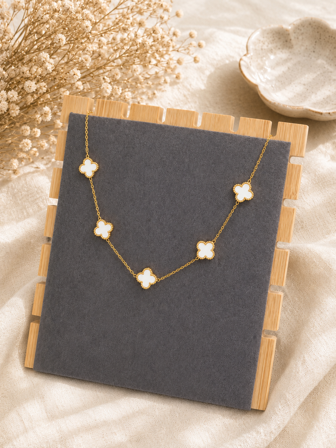 COLLAR FLORES BLANCAS ORO - ACERO