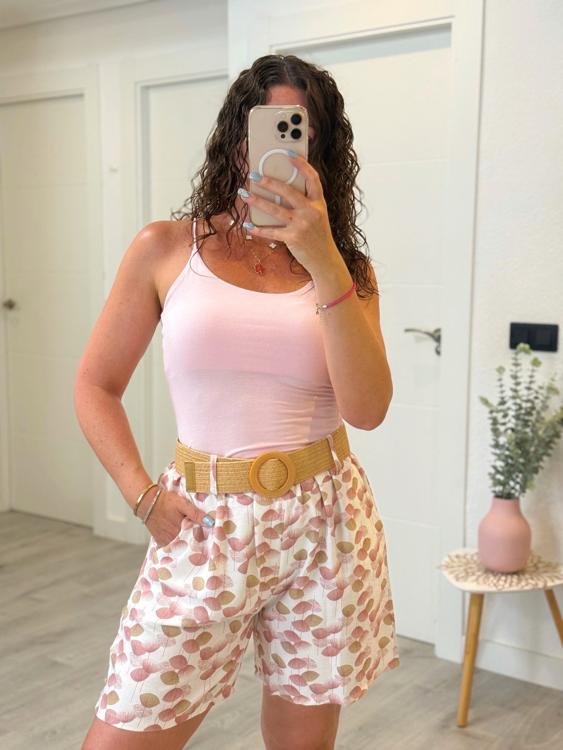 PANTALÓN FLORES CORTO CON CINTURÓN