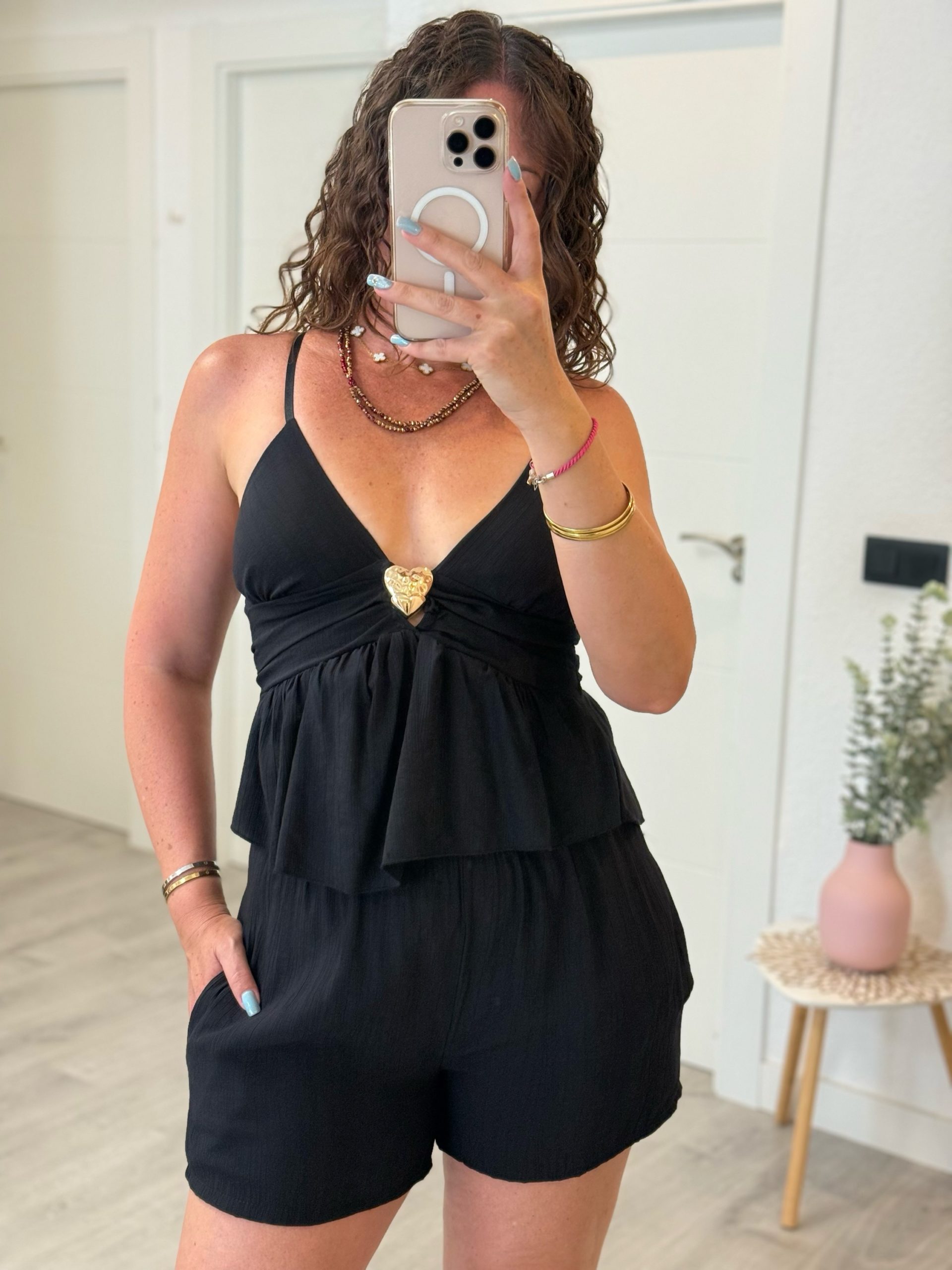 PANTALÓN CORTO NEGRO