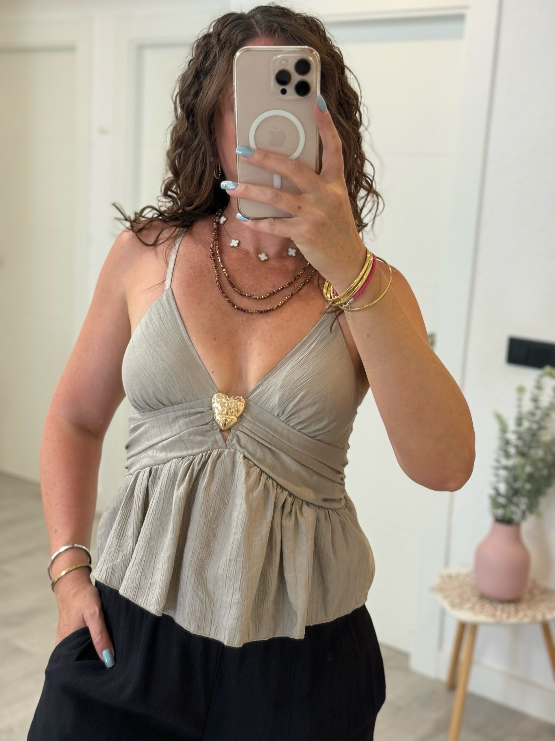 TOP CORAZÓN TAUPE