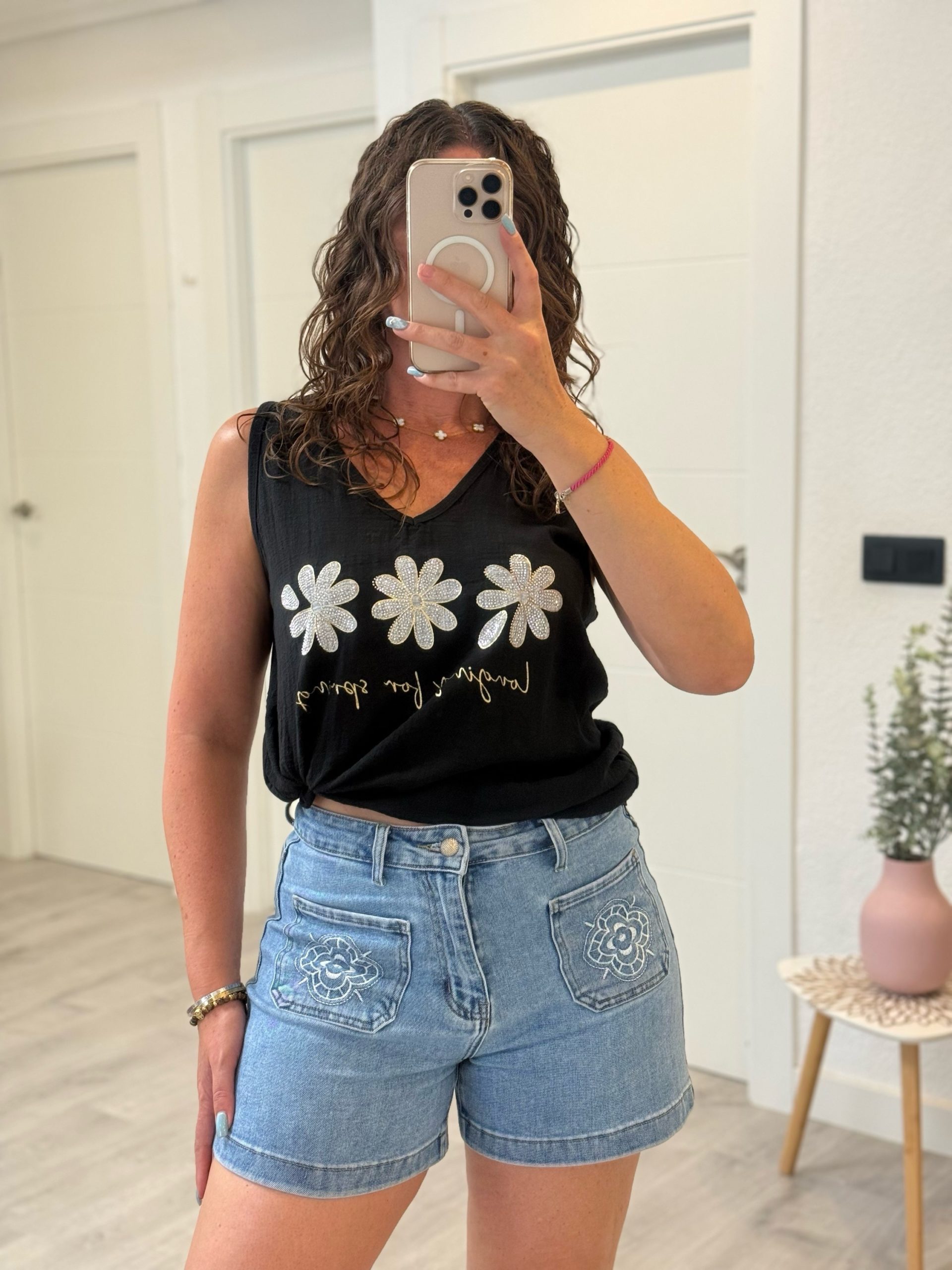 CAMISETA MARGARITAS NEGRA
