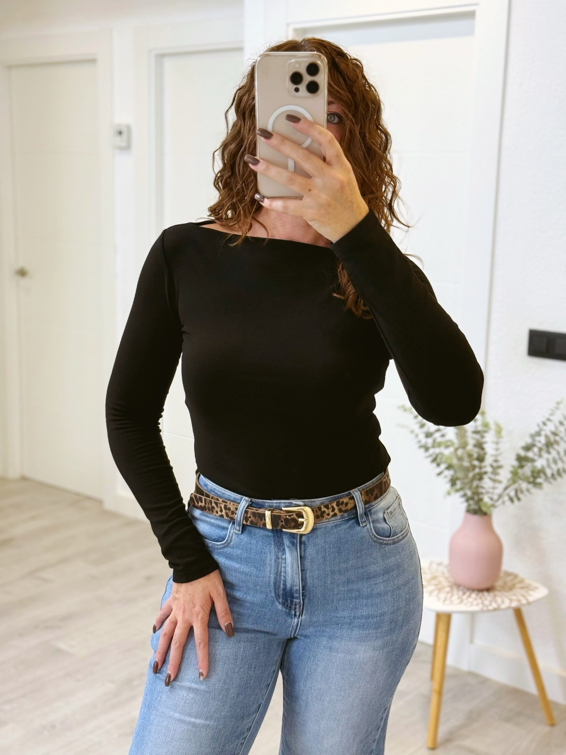 CAMISETA NEGRA AFELPADA