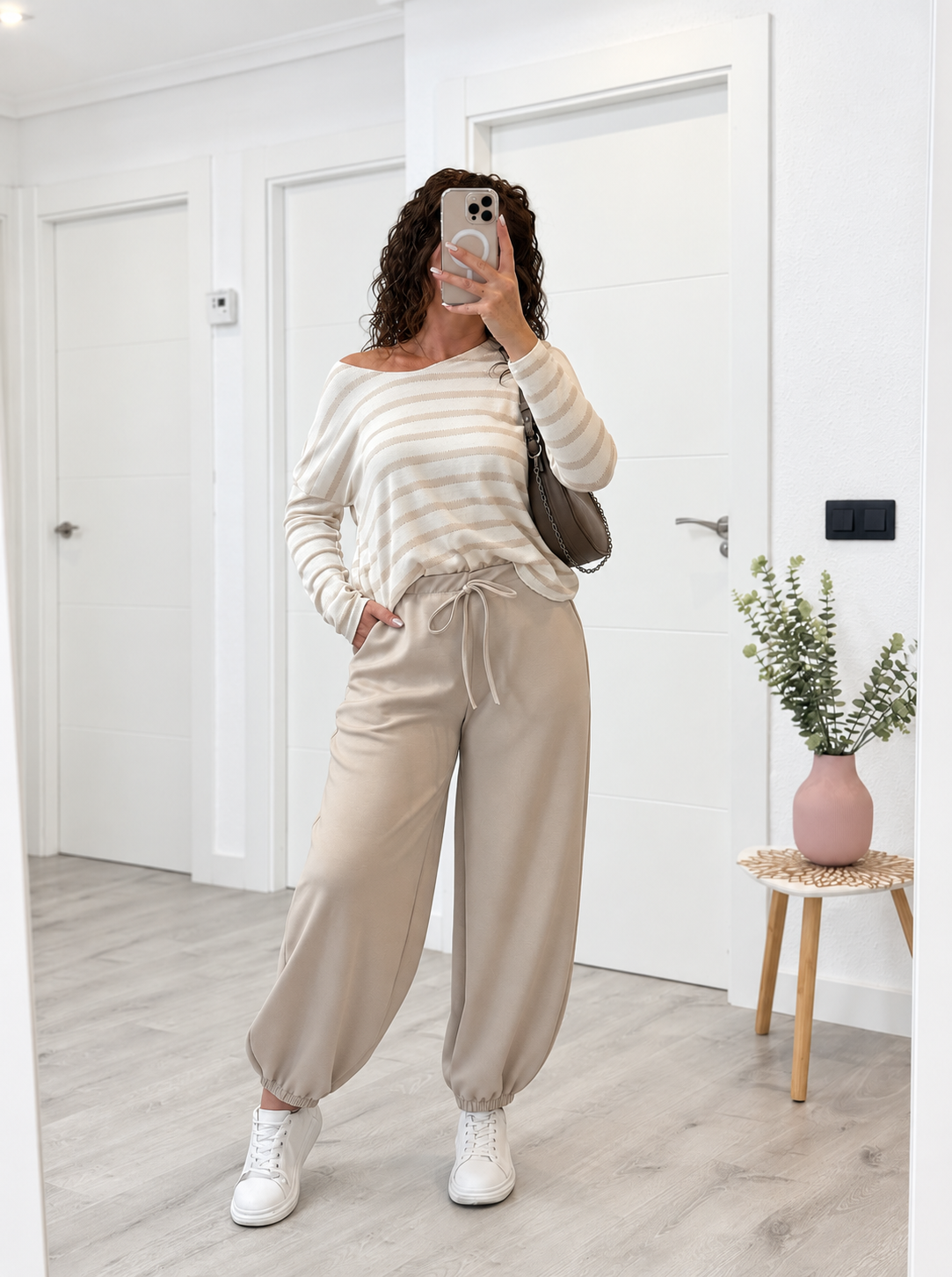 PANTALÓN DEPORTIVO GLOBO BEIGE