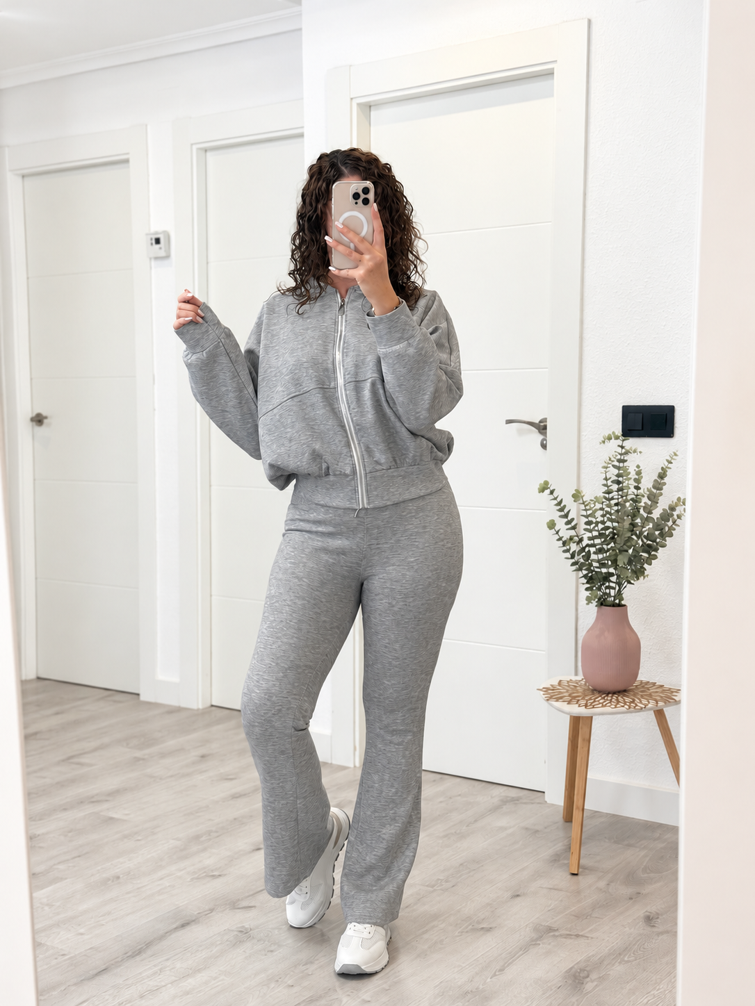 CONJUNTO DEPORTIVO CAMPANA GRIS