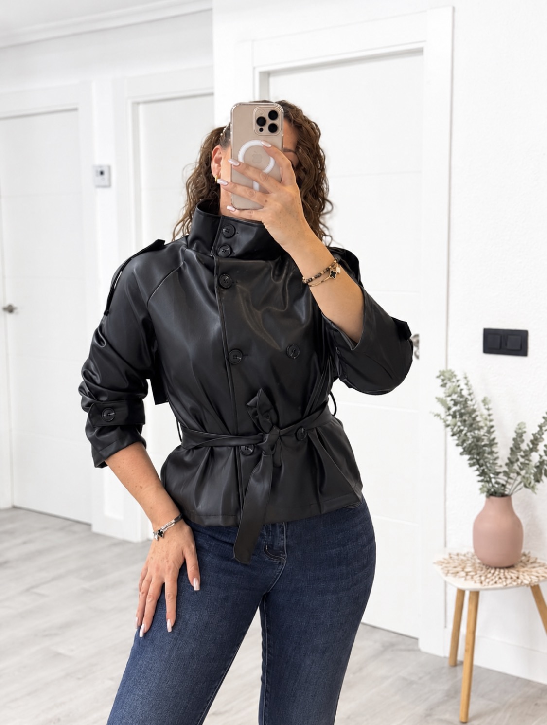 CHAQUETA POLIPIEL BOTONES NEGRA
